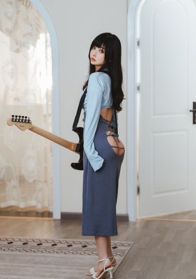 julia紧身裙女教师在线视频