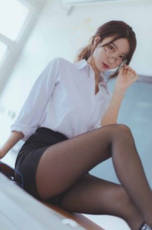 《偷窥女教师》在线观看