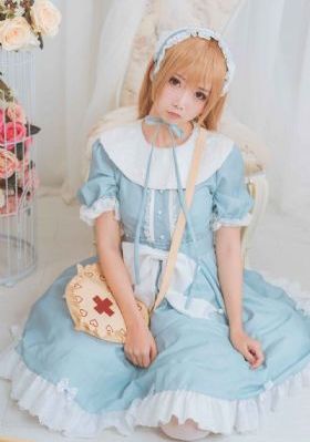 医生隔着内裤揉弄护士视频